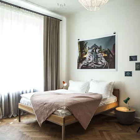 The Emerald Szálloda