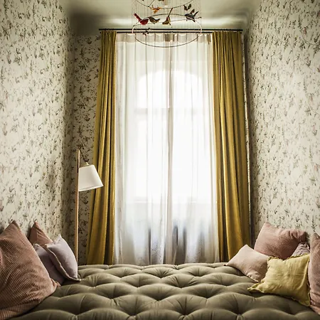 The Emerald Szálloda