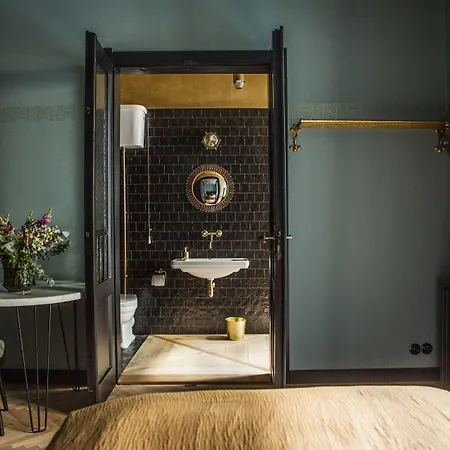 The Emerald Szálloda *