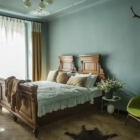 The Emerald Apartman *